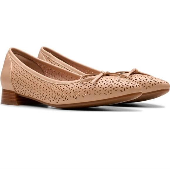 🤎🔹️CLARKS🔹️ Wide Width Natalyn Step Comfort Beige Leather Shoes - Picture 1 of 8